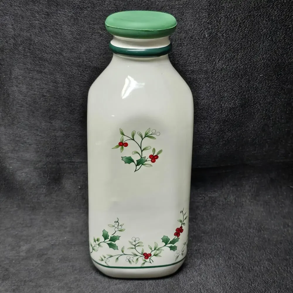 Pfaltzgraff Winterberry Milk Jug Silicone Cap
